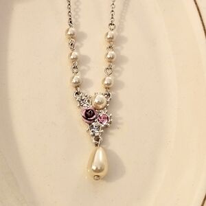 AVON Elegant Silver and Pink Pearl Necklace N2P24